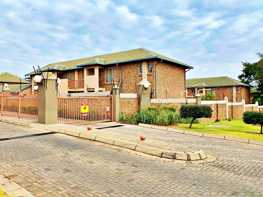 2 Bedroom Property for Sale in Amberfield Crest Estate Gauteng