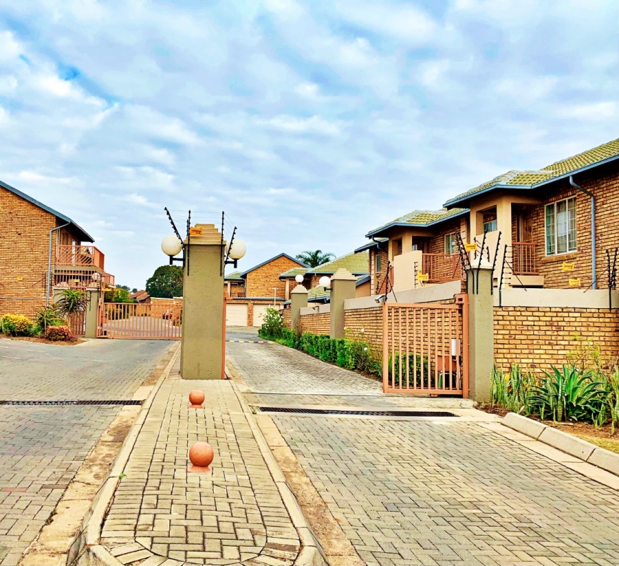 2 Bedroom Property for Sale in Amberfield Crest Estate Gauteng