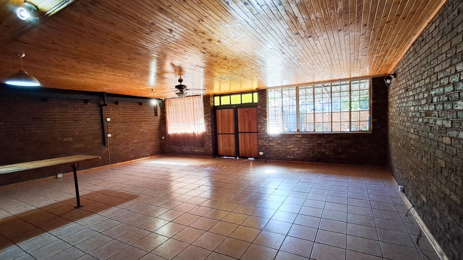 3 Bedroom Property for Sale in Mountain View Gauteng