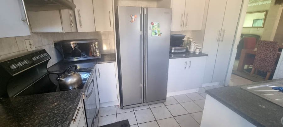 4 Bedroom Property for Sale in Crystal Park Gauteng