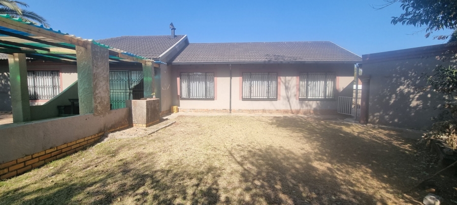 4 Bedroom Property for Sale in Crystal Park Gauteng