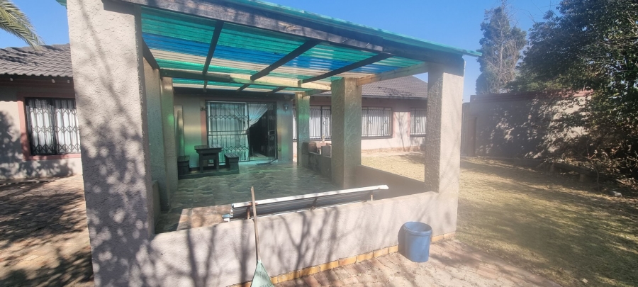 4 Bedroom Property for Sale in Crystal Park Gauteng