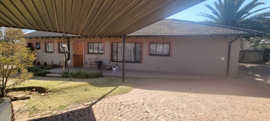 4 Bedroom Property for Sale in Crystal Park Gauteng