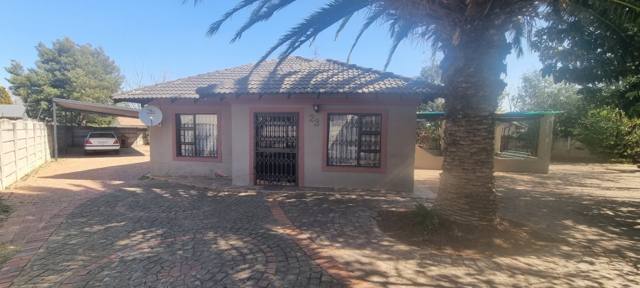 4 Bedroom Property for Sale in Crystal Park Gauteng