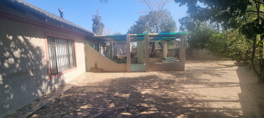 4 Bedroom Property for Sale in Crystal Park Gauteng