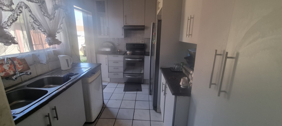 4 Bedroom Property for Sale in Crystal Park Gauteng