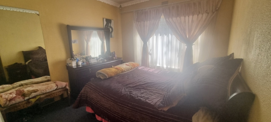 4 Bedroom Property for Sale in Crystal Park Gauteng