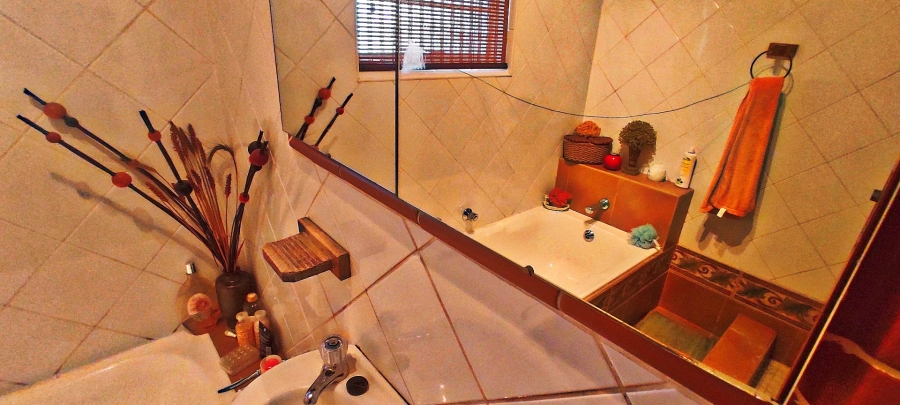 2 Bedroom Property for Sale in Vanderbijlpark SE 1 Gauteng