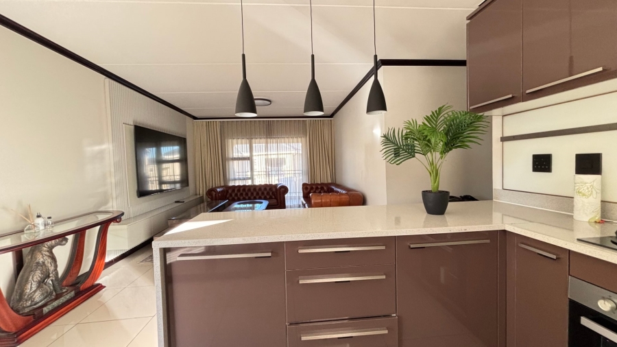 To Let 3 Bedroom Property for Rent in Blue Hills Gauteng