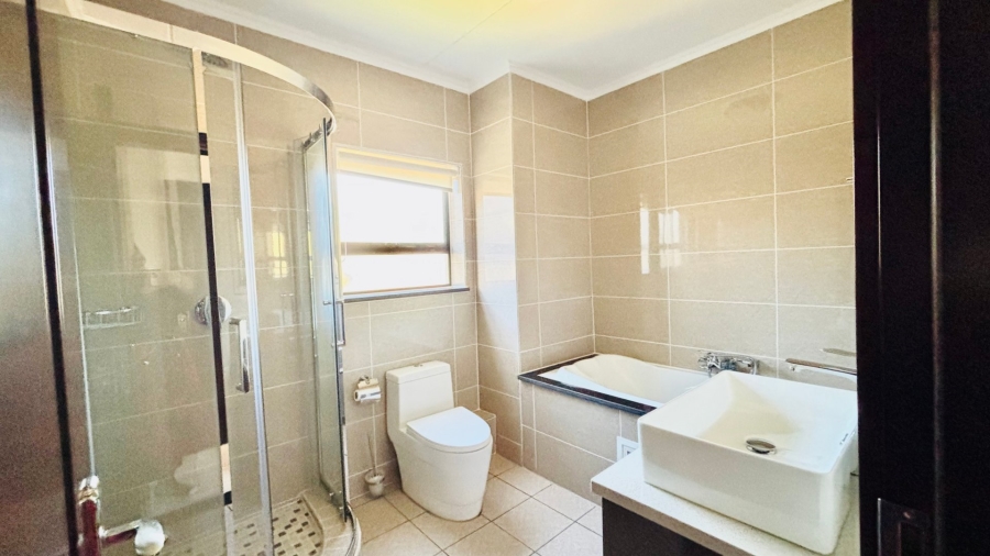 To Let 3 Bedroom Property for Rent in Blue Hills Gauteng