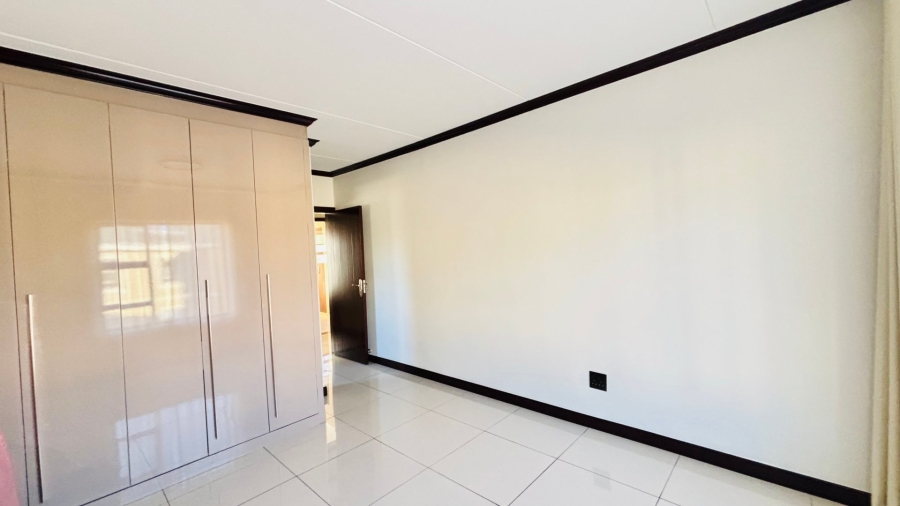 To Let 3 Bedroom Property for Rent in Blue Hills Gauteng