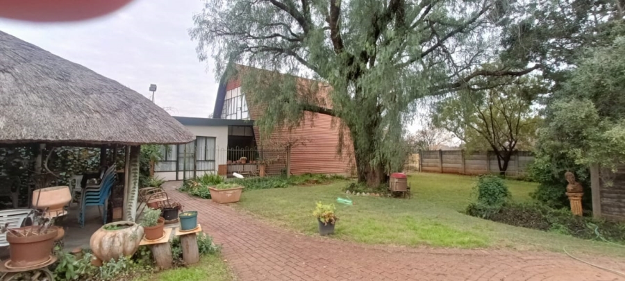 4 Bedroom Property for Sale in Theoville Gauteng