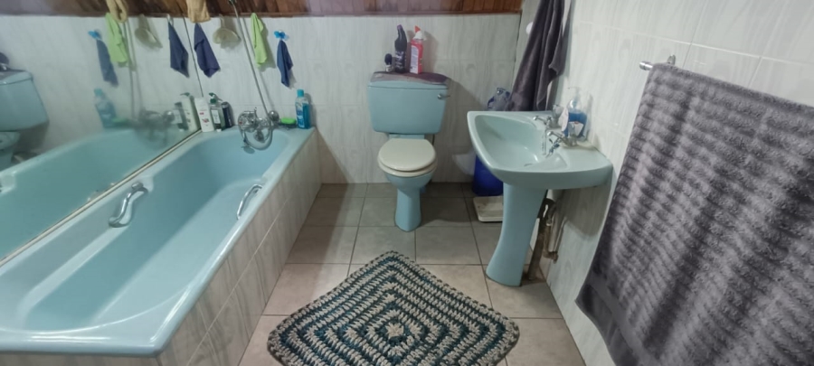 4 Bedroom Property for Sale in Theoville Gauteng