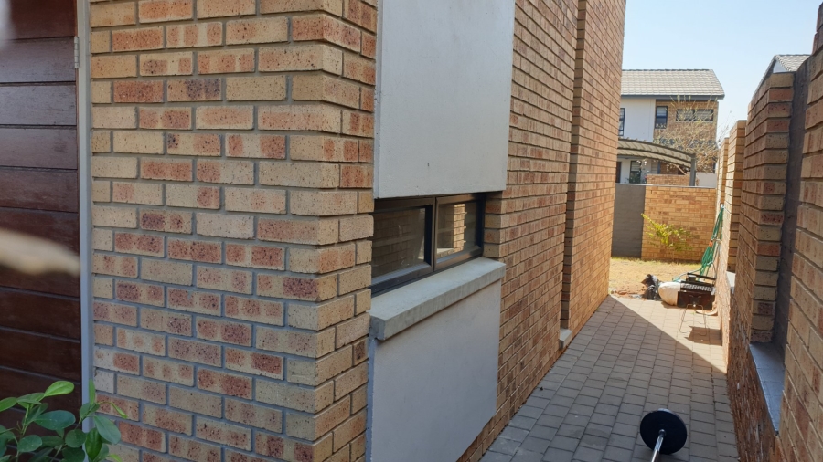 3 Bedroom Property for Sale in Amberfield Gauteng