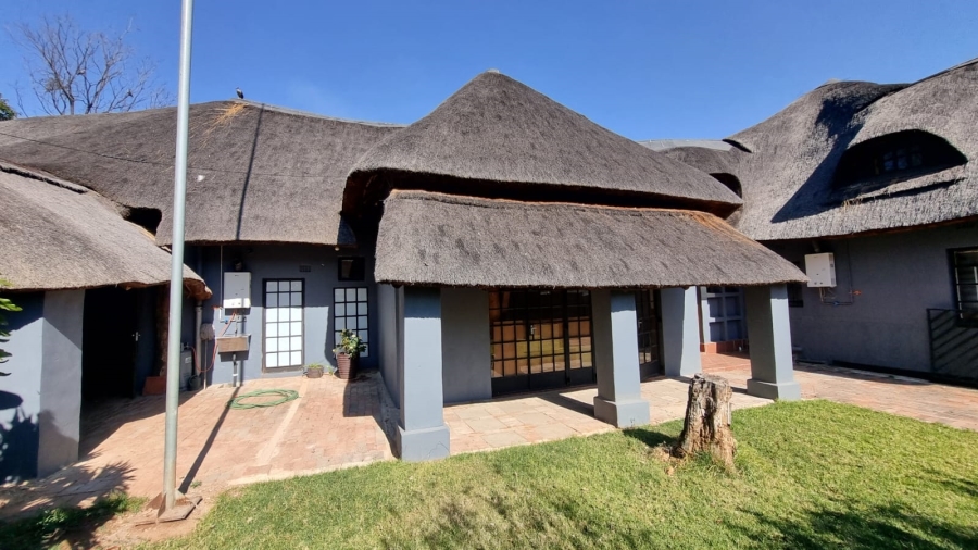 6 Bedroom Property for Sale in Rietfontein Gauteng