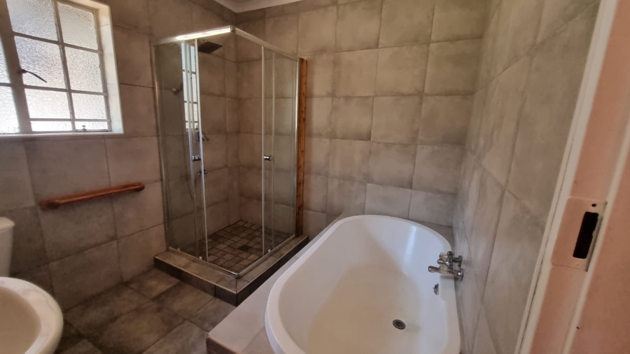 6 Bedroom Property for Sale in Rietfontein Gauteng