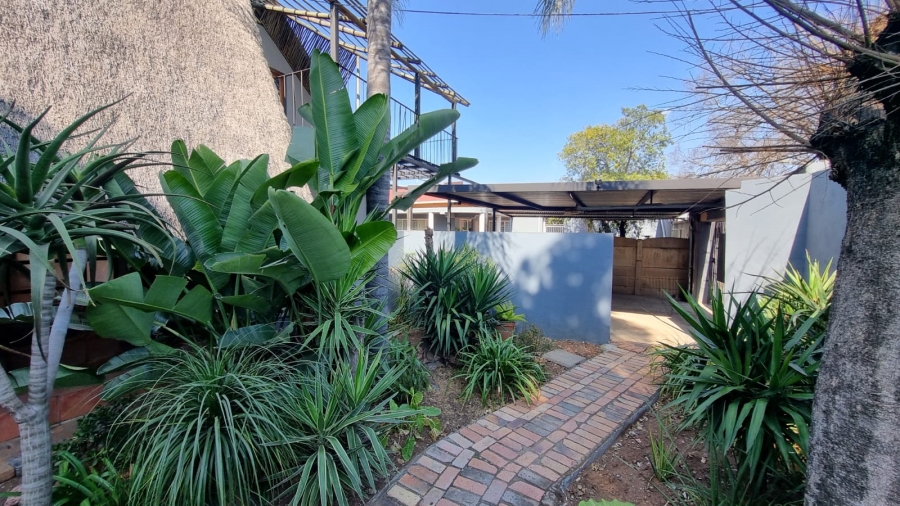 6 Bedroom Property for Sale in Rietfontein Gauteng