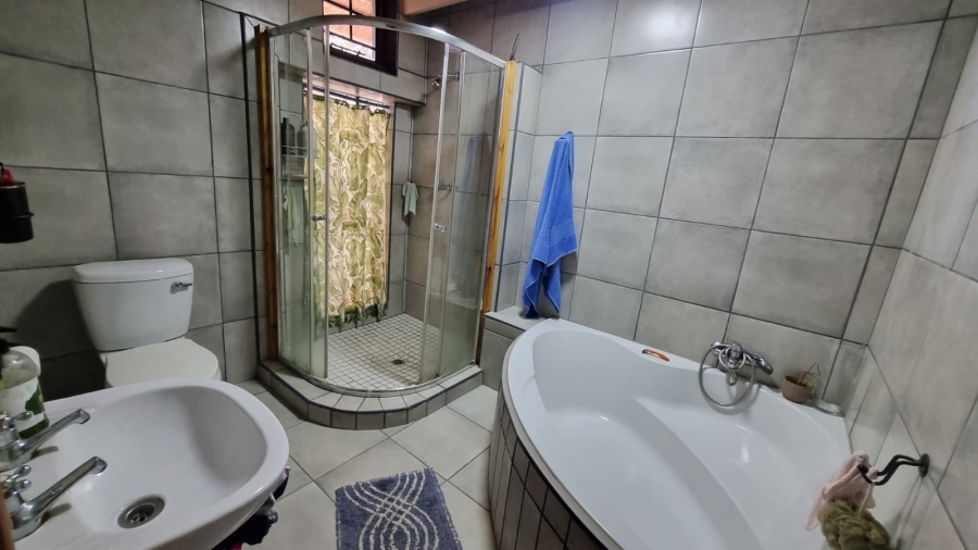 6 Bedroom Property for Sale in Rietfontein Gauteng