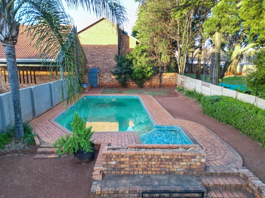 2 Bedroom Property for Sale in Clubview Gauteng