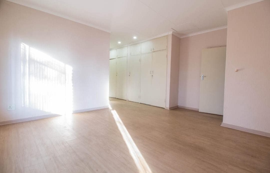 4 Bedroom Property for Sale in Eldoraigne Gauteng