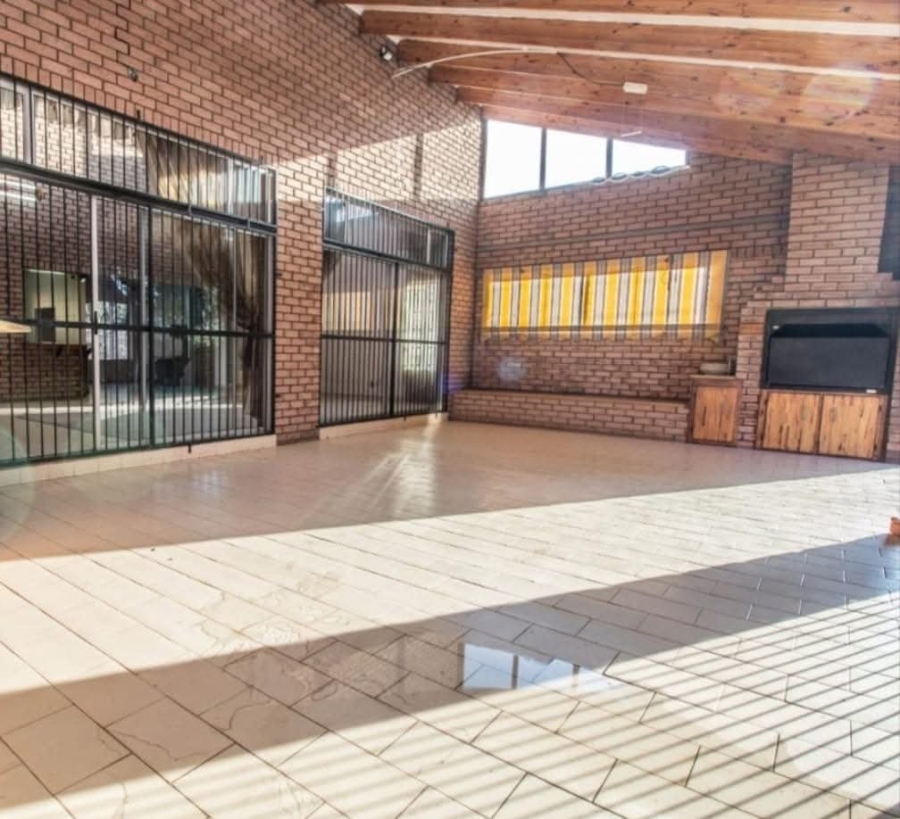 4 Bedroom Property for Sale in Eldoraigne Gauteng