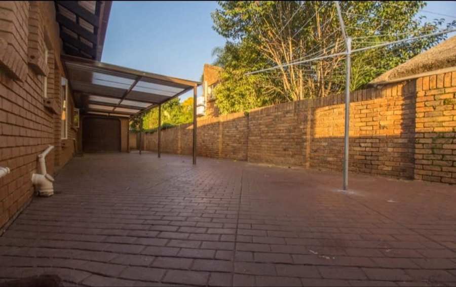 4 Bedroom Property for Sale in Eldoraigne Gauteng