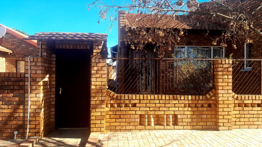 4 Bedroom Property for Sale in Danville Gauteng