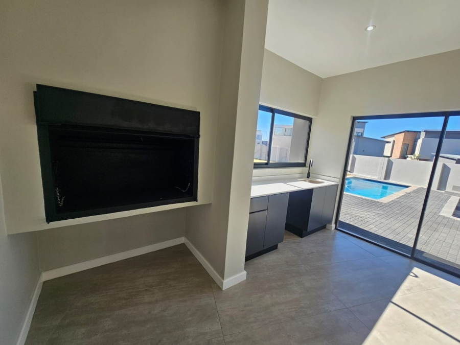 4 Bedroom Property for Sale in Midstream Estate Gauteng