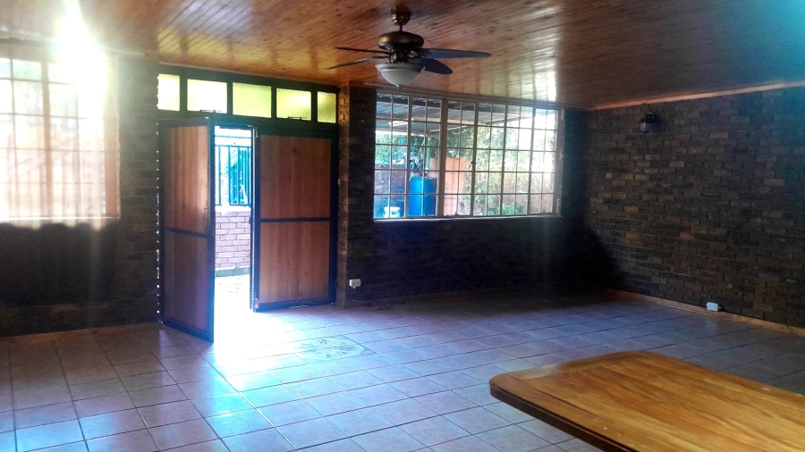 3 Bedroom Property for Sale in Mountain View Gauteng
