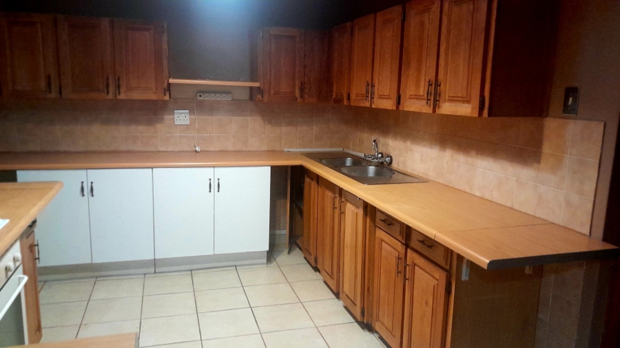 3 Bedroom Property for Sale in Mountain View Gauteng