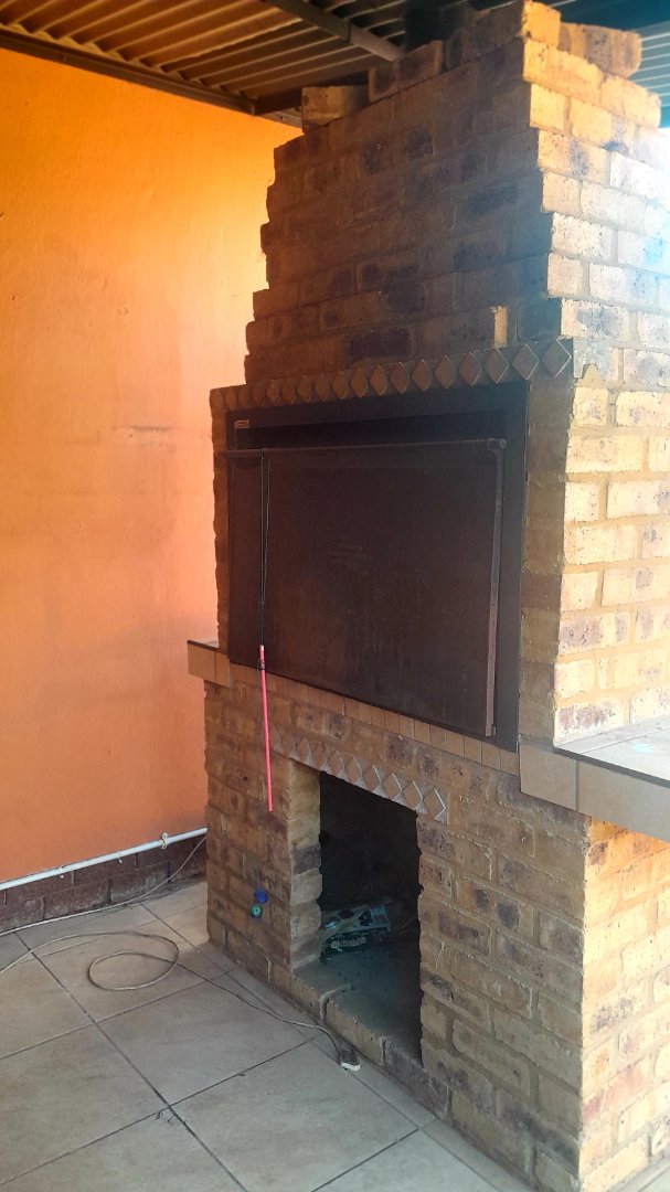 3 Bedroom Property for Sale in Mountain View Gauteng