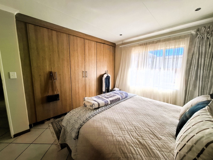 To Let 3 Bedroom Property for Rent in Mooikloof Ridge Gauteng