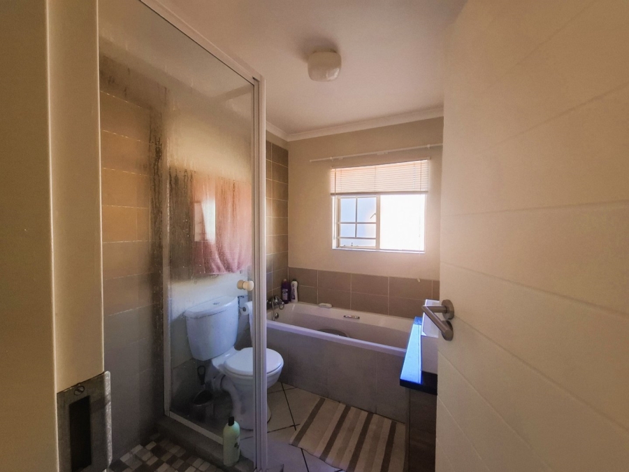 To Let 3 Bedroom Property for Rent in Mooikloof Ridge Gauteng