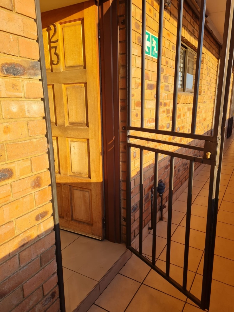 To Let 3 Bedroom Property for Rent in Lenasia Ext 1 Gauteng