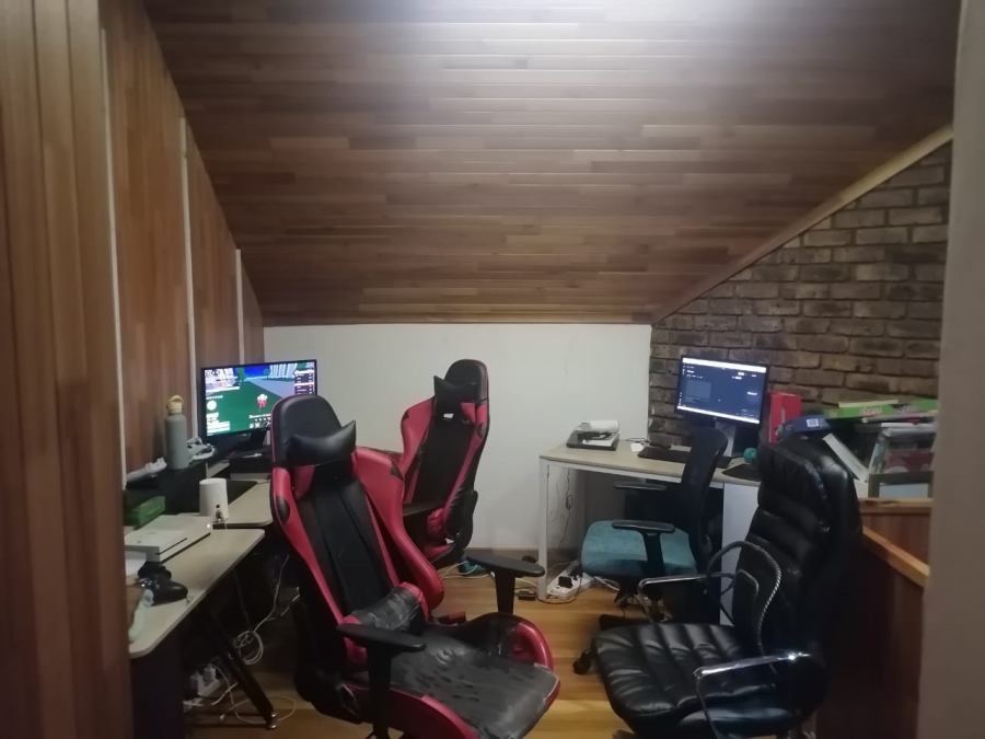 4 Bedroom Property for Sale in Glen Austin Gauteng