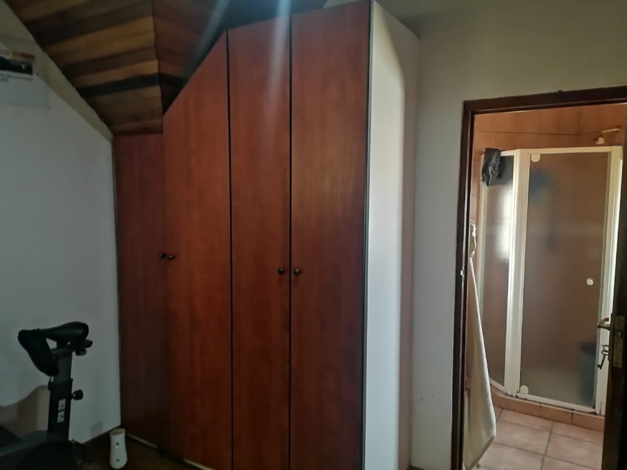 4 Bedroom Property for Sale in Glen Austin Gauteng