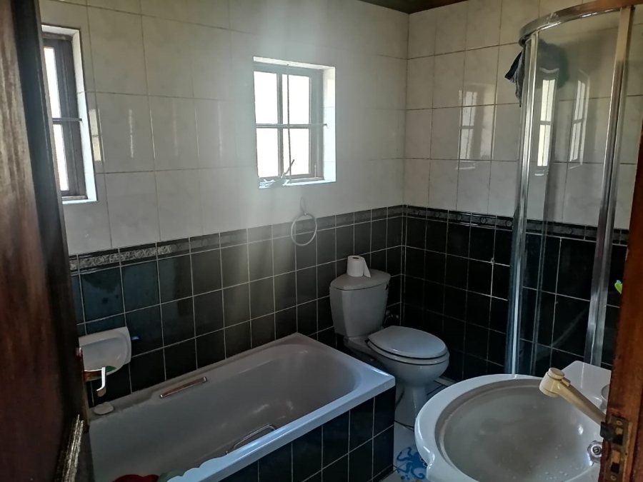 4 Bedroom Property for Sale in Glen Austin Gauteng
