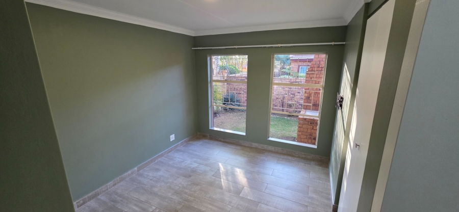 2 Bedroom Property for Sale in Amberfield Crest Estate Gauteng