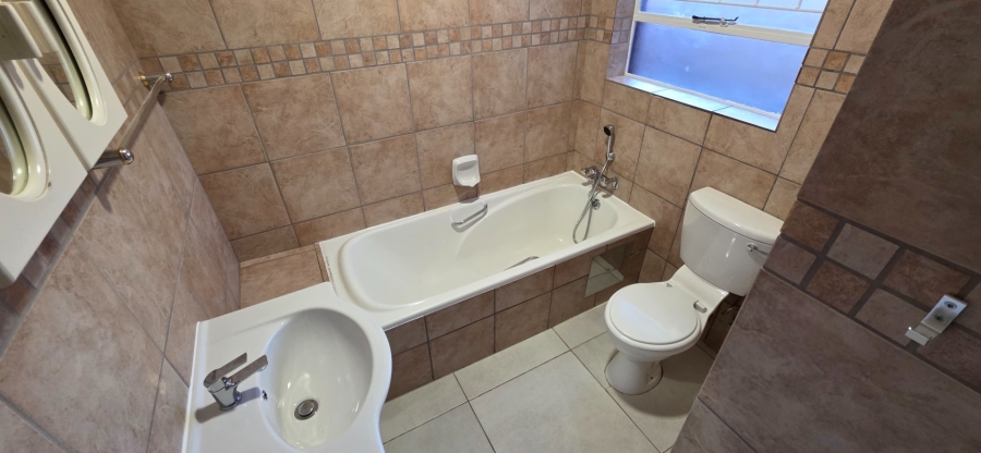 2 Bedroom Property for Sale in Amberfield Crest Estate Gauteng