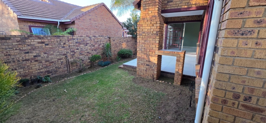 2 Bedroom Property for Sale in Amberfield Crest Estate Gauteng