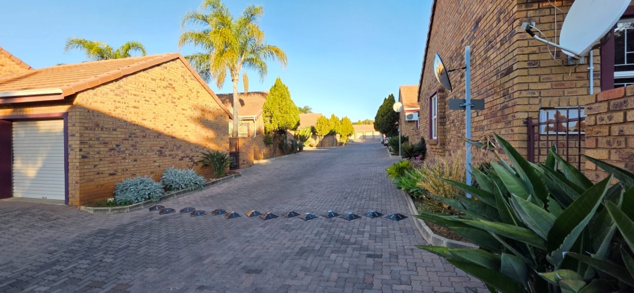 2 Bedroom Property for Sale in Amberfield Crest Estate Gauteng