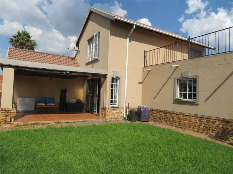 4 Bedroom Property for Sale in Bardene Gauteng