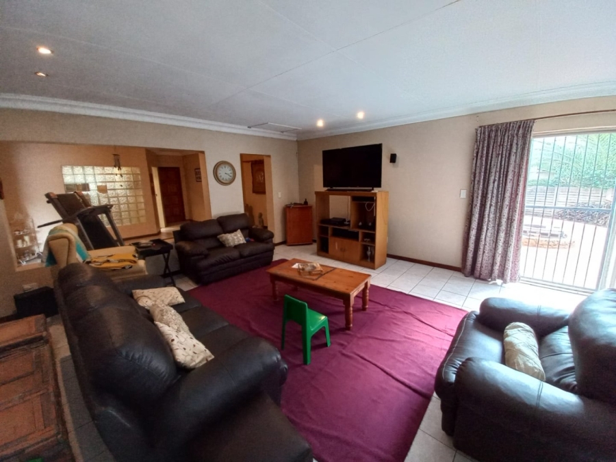 4 Bedroom Property for Sale in Eldoraigne Gauteng