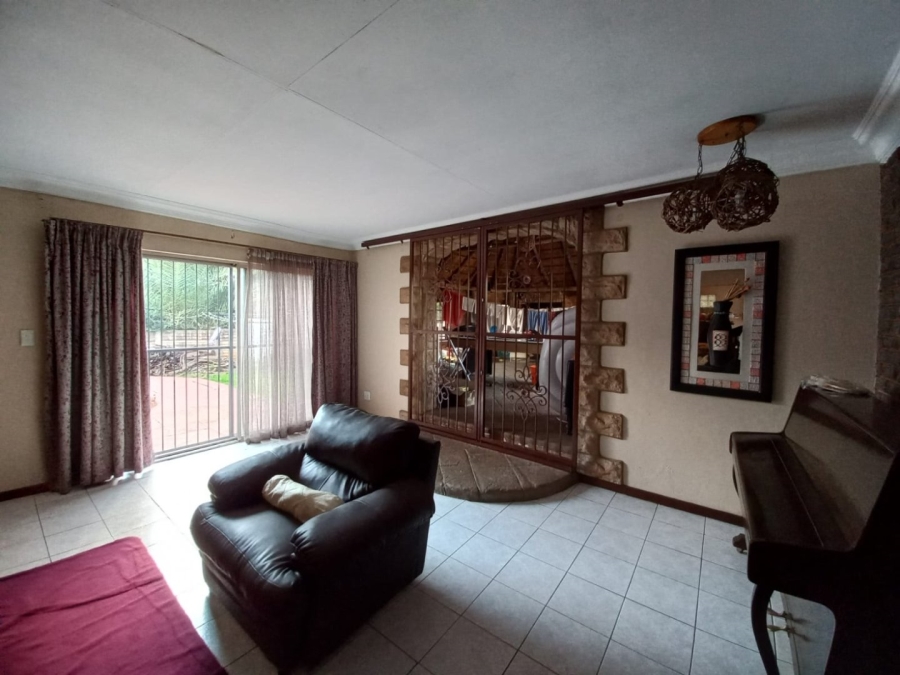 4 Bedroom Property for Sale in Eldoraigne Gauteng