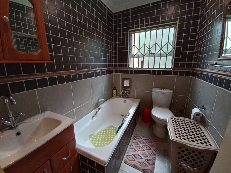 4 Bedroom Property for Sale in Eldoraigne Gauteng