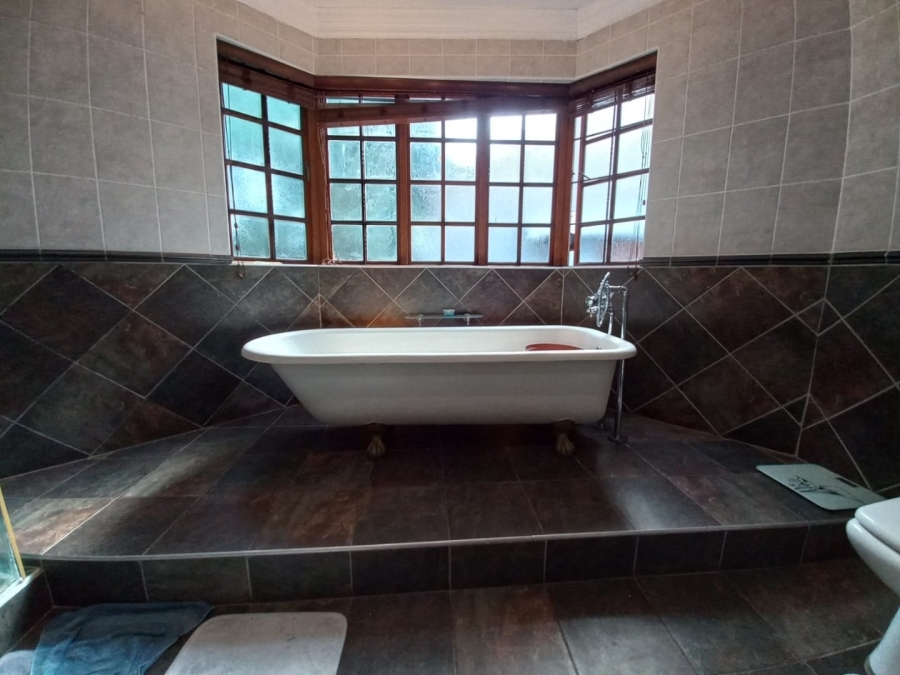 4 Bedroom Property for Sale in Eldoraigne Gauteng