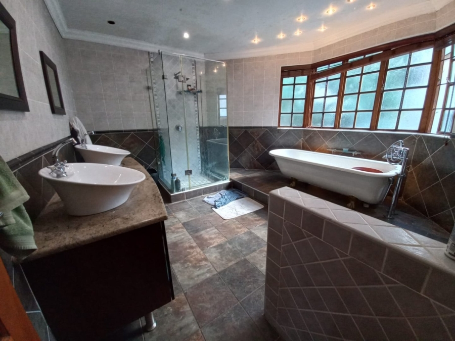 4 Bedroom Property for Sale in Eldoraigne Gauteng