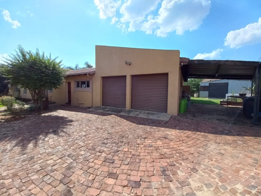 4 Bedroom Property for Sale in Eldoraigne Gauteng
