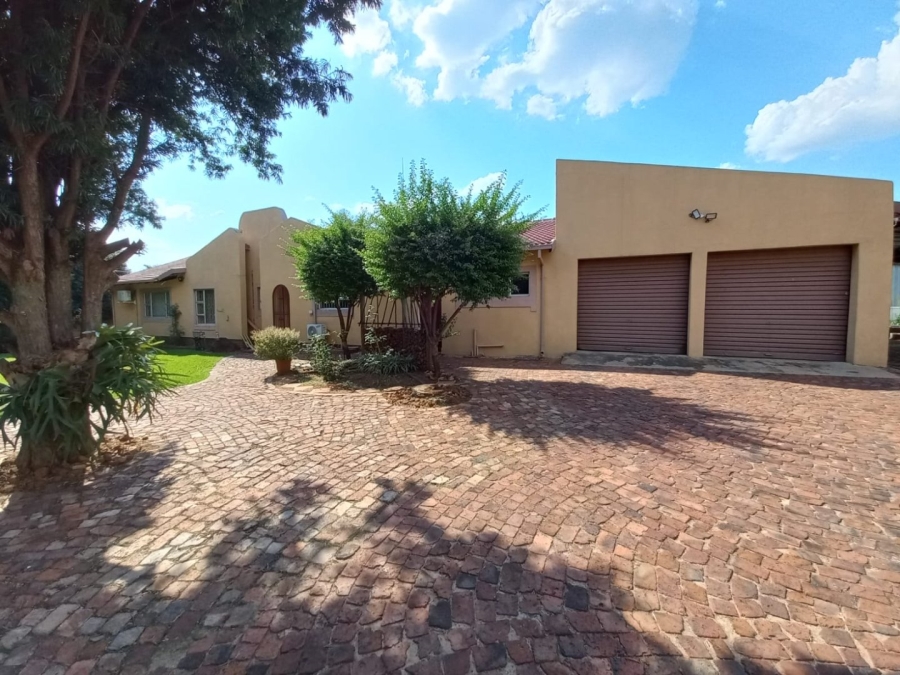 4 Bedroom Property for Sale in Eldoraigne Gauteng