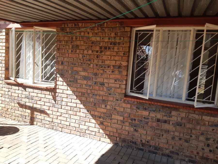 To Let 2 Bedroom Property for Rent in Mondeor Gauteng